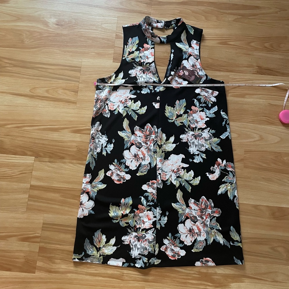 Super Cute NWT Soprano Black Floral Keyhole Cutout Shift Dress - Sz L